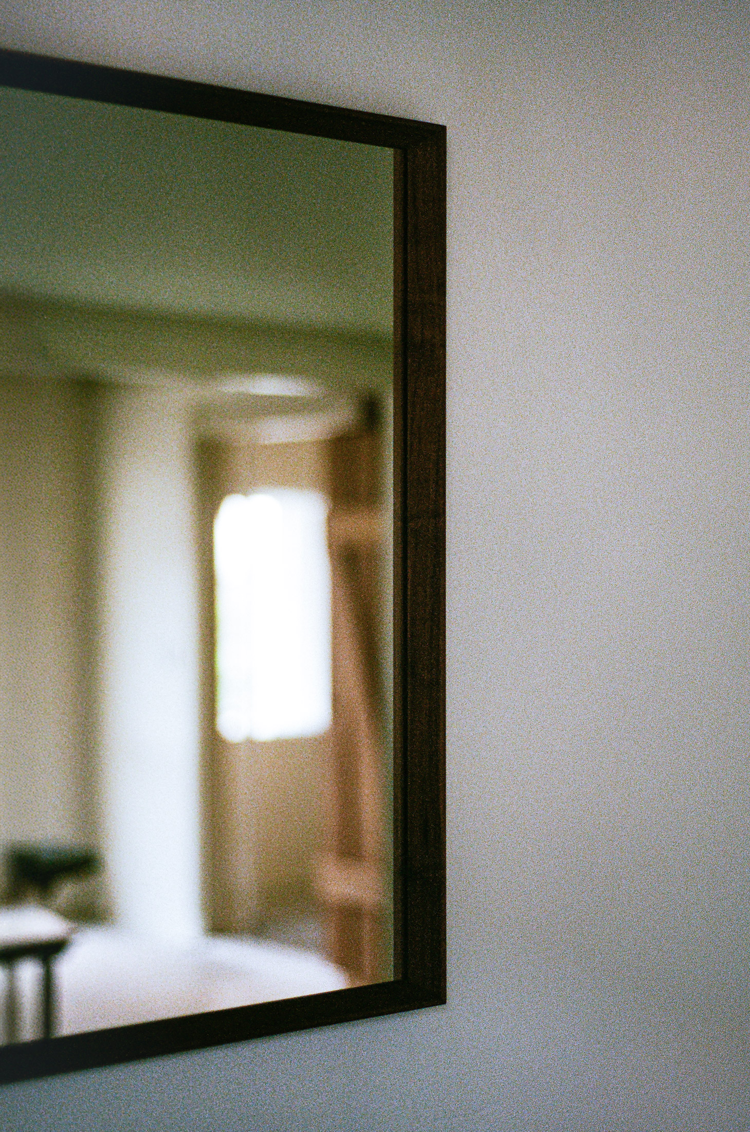 MO1 Mirror in walnut 