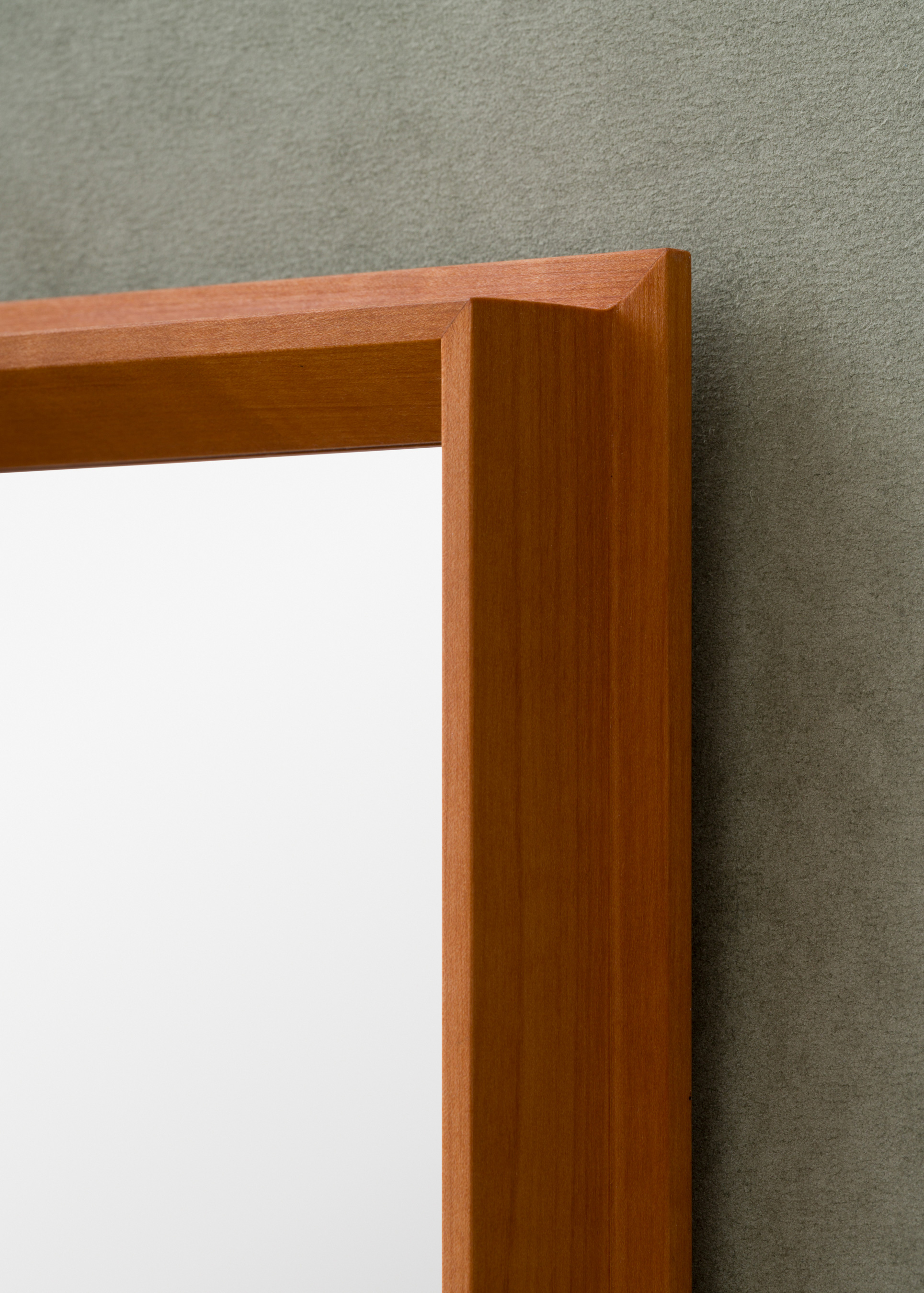 MO1 in Pear Wood