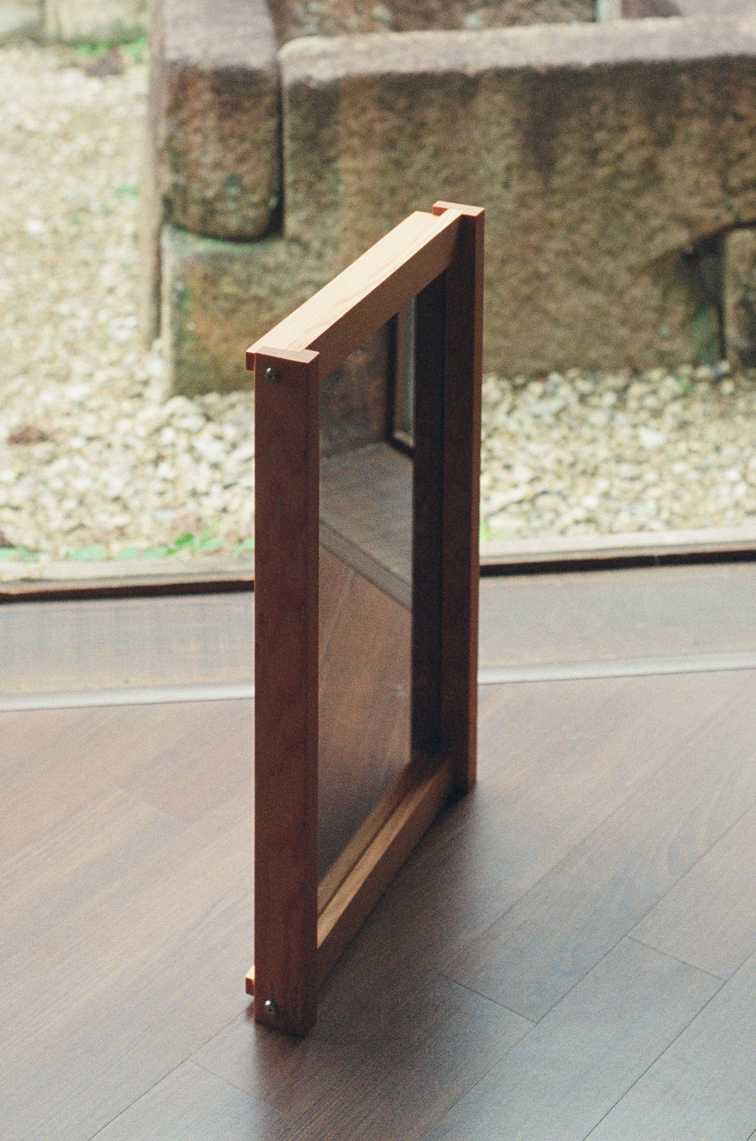 AD vertical with visible screws