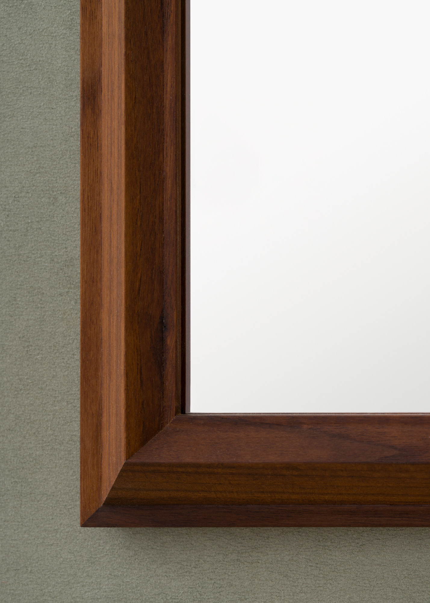 MO2 Mentze Ottenstein walnut mirror detail